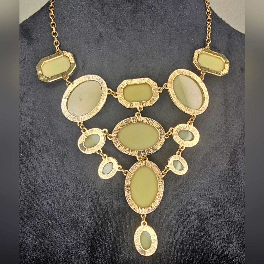 Vintage Gold Statement Pendent - image 3